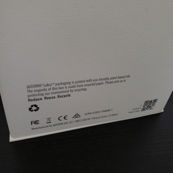 SEALED UNOPENED Laluz Essential Oil Diffuser and Set of 10 Essential Oils - Picture 5 of 7